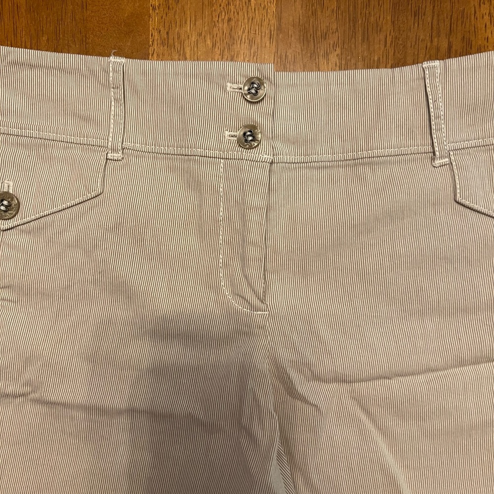 EUC New York and Company size 12 Khaki/Cream striped shorts size 12. - Picture 2 of 8